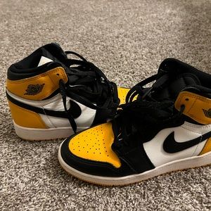 Boys size 5 Nike Air Jordan